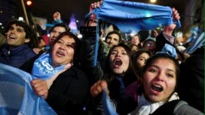 21 2 - Сенат Аргентины отклонил законопроект о легализации абортов