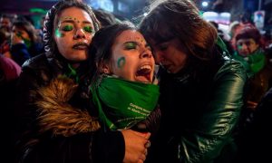 21 3 - Сенат Аргентины отклонил законопроект о легализации абортов